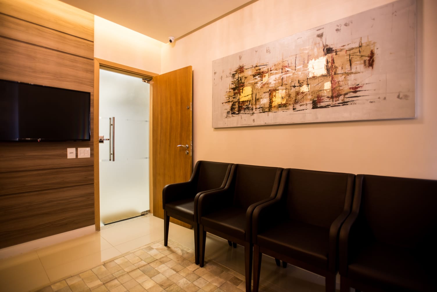 Ambiente de espera com decoração LMB Oral